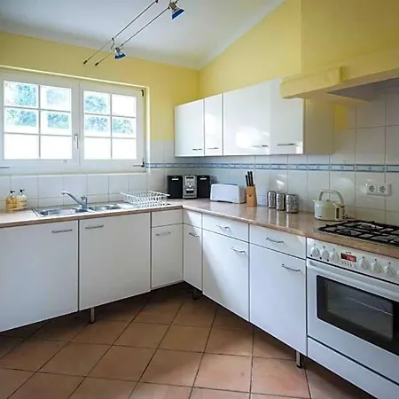 Sleeps 14 Pool Air Con Wifi * ラゴス