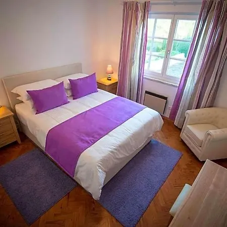 Sleeps 14 Pool Air Con Wifi