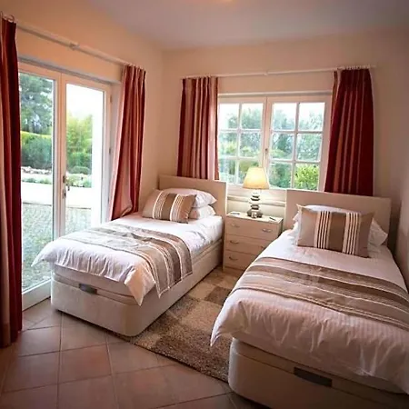 Sleeps 14 Pool Air Con Wifi