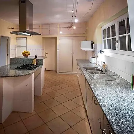 Villa Sleeps 14 Pool Air Con Wifi *